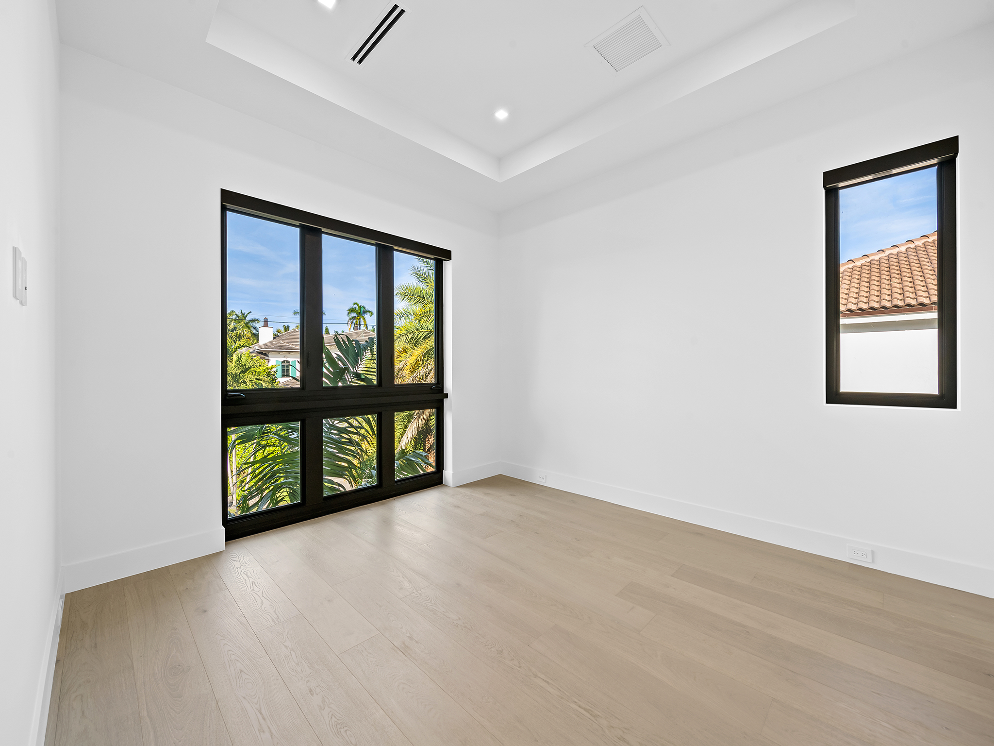 Casement impact window — Delmar Pl, Fort Lauderdale